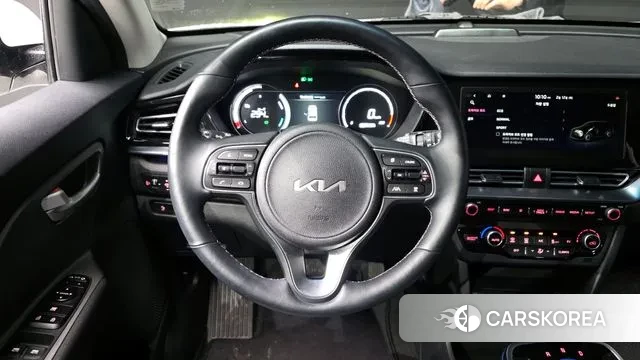 Kia Niro Plus 2023 Белый из Кореи, фото 4