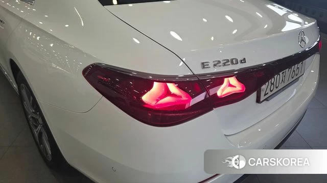 Mercedes-Benz E-Class W213 2024 Белый из Кореи, фото 4