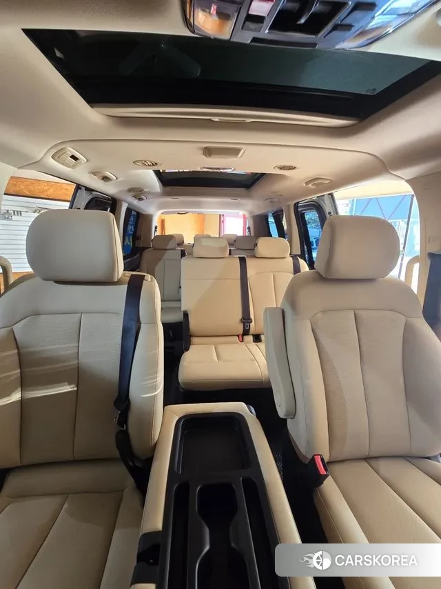 Hyundai Staria 2025 Белый из Кореи, фото 4