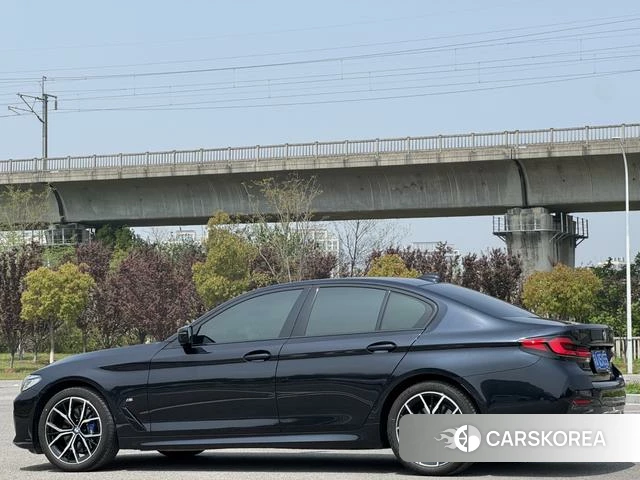 BMW 5 series (imported) 2023 Черный из Китая, фото 4