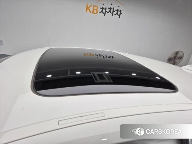 BMW 5 Series (G30) 2023 Белый из Кореи, фото 4