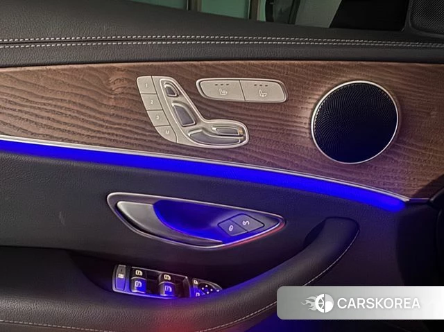 Mercedes-Benz E-Class W213 2023 Черный из Кореи, фото 4