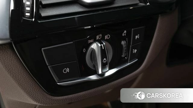 BMW 5 Series (G30) 2023 Белый из Кореи, фото 4