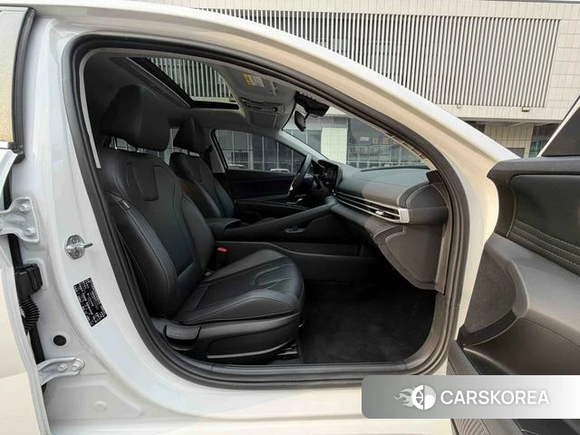 Hyundai Elantra 2022 Белый из Китая, фото 4