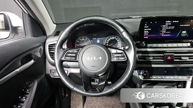 Kia Seltos 2022 Белый из Кореи, фото 4