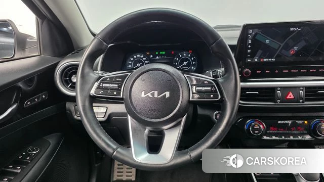 Kia The New K3 2nd generation 2023 Белый из Кореи, фото 4