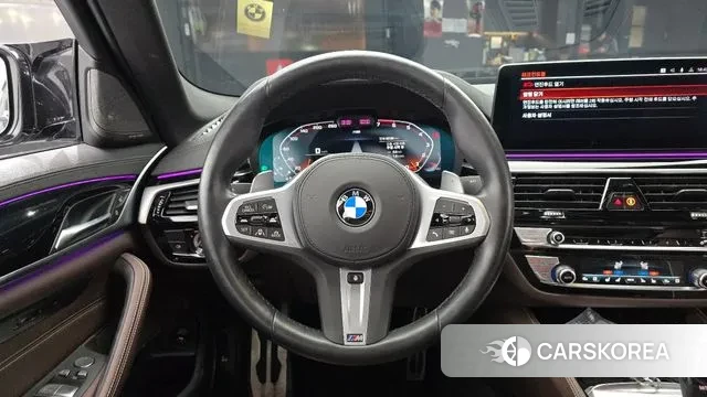 BMW 5 Series (G30) 2023 Серебристо-серый из Кореи, фото 4