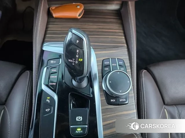 BMW 5 Series (G30) 2018 Серебристо-серый из Кореи, фото 4