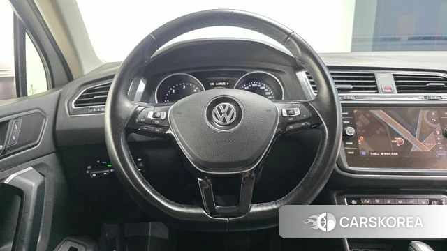Volkswagen Tiguan second Generation 2019 Белый из Кореи, фото 4