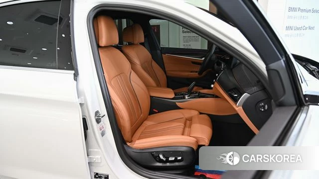 BMW 5 Series (G30) 2023 Белый из Кореи, фото 4