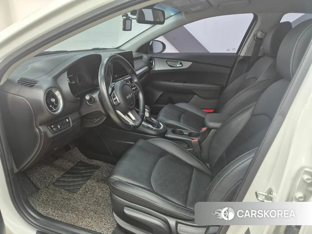 Kia The New K3 2nd generation 2021 Белый из Кореи, фото 4