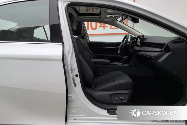Toyota Camry 2025 Белый из Китая, фото 4