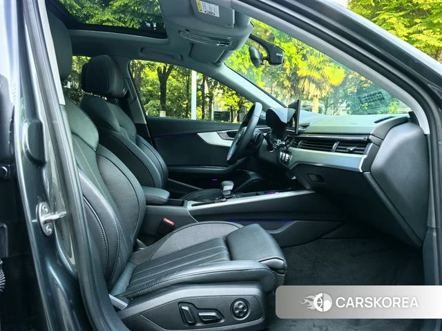 Audi A4L 2022 Темно-серый из Китая, фото 4