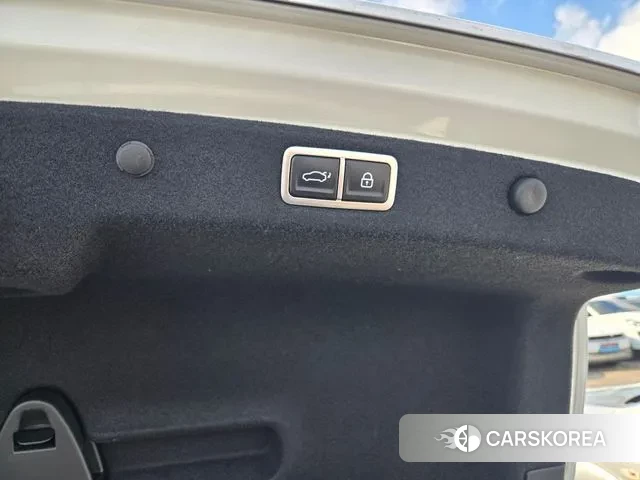 Hyundai Grandeur Hybrid (GN7) 2023 Белый из Кореи, фото 4