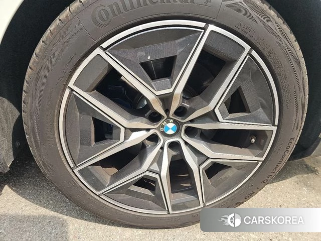 BMW 5 Series (G60) 2025 Белый из Кореи, фото 4