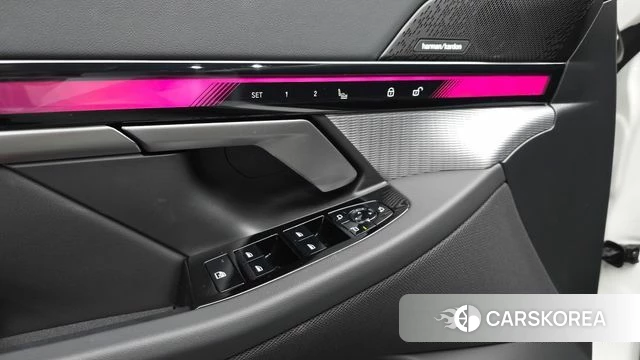 BMW 5 Series (G60) 2025 Белый из Кореи, фото 4