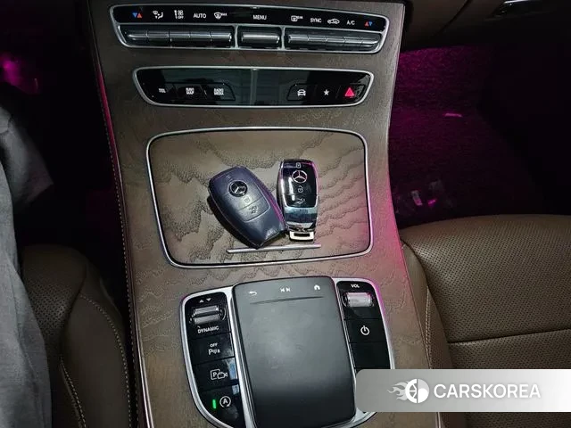 Mercedes-Benz E-Class W213 2022 Черный из Кореи, фото 4