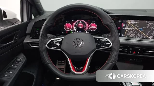 Volkswagen Golf 8th Generation 2024 Белый из Кореи, фото 4