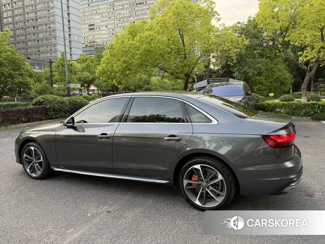 Audi A4L 2021 Темно-серый из Китая, фото 4