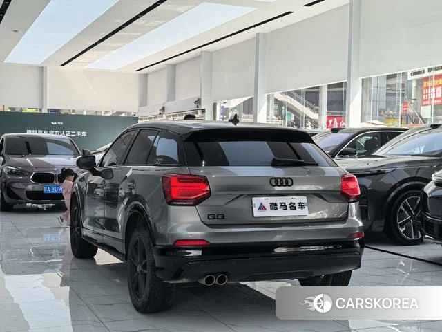 Audi Q2L 2021 Темно-серый из Китая, фото 4