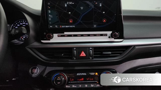Kia The New K3 2nd generation 2023 Белый из Кореи, фото 4