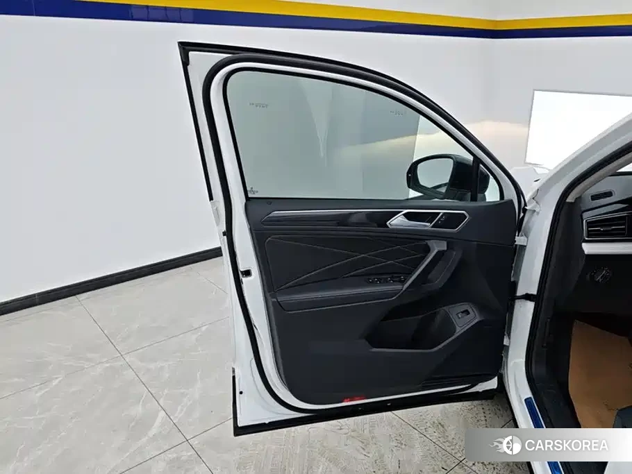 Volkswagen Tiguan L 2024 Белый из Китая, фото 4