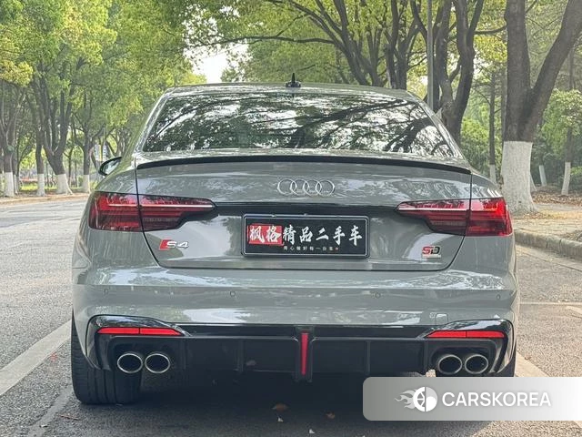 Audi S4 2022 Темно-серый из Китая, фото 4