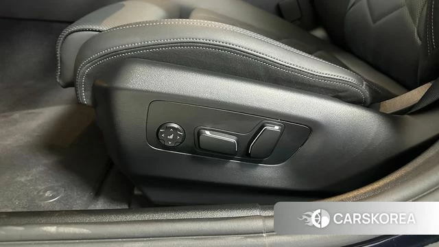 BMW 5 Series (G60) 2025 Черный из Кореи, фото 4