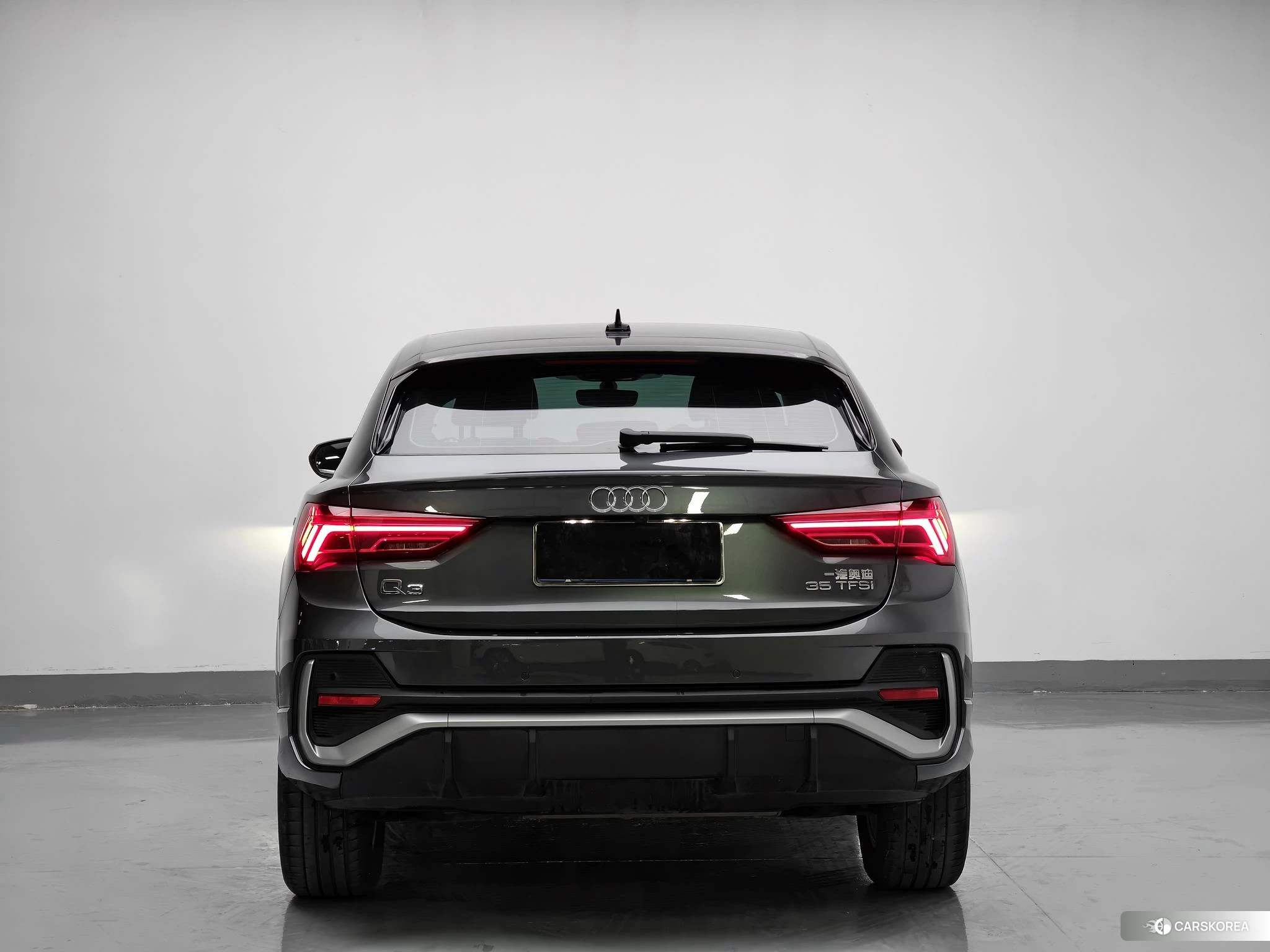 Audi Q3 Sportback 2022 Темно-серый из Китая, фото 4