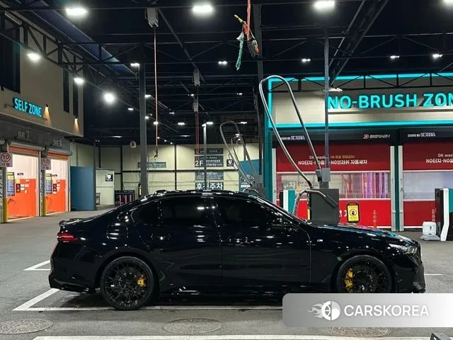 BMW 5 Series (G60) 2024 Белый из Кореи, фото 4