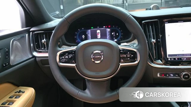 Volvo S60 3rd generation 2024 Белый из Кореи, фото 4