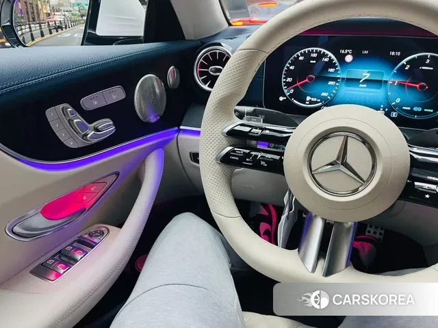 Mercedes-Benz E-Class W213 2022 Белый из Кореи, фото 4