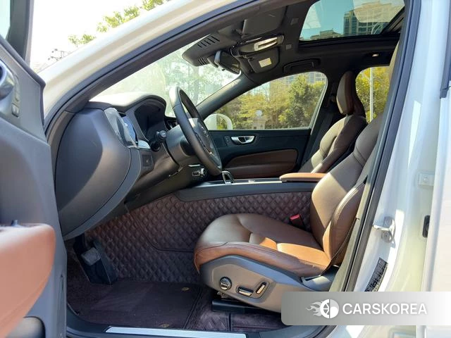 Volvo XC60 2023 Белый из Китая, фото 4