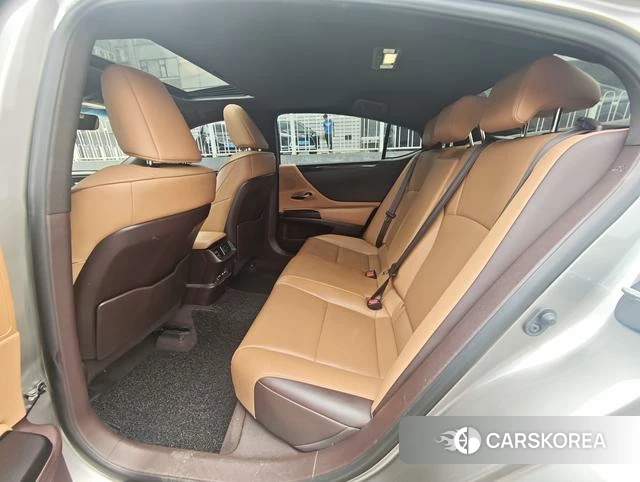 Lexus ES 2021 Серебристо-серый из Китая, фото 4