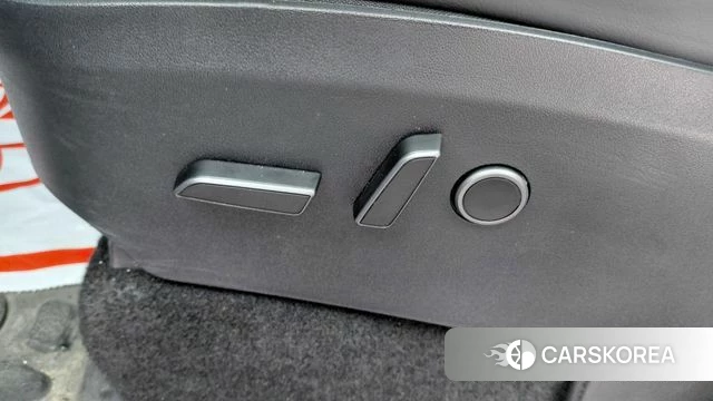 Tesla Model Y 2025 Серый из Кореи, фото 4