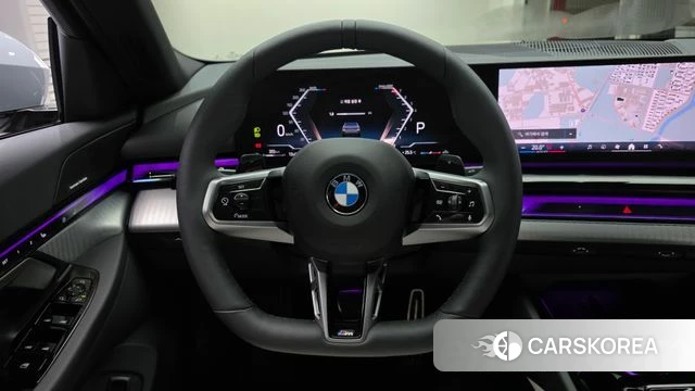 BMW 5 Series (G60) 2025 Небесно-голубой из Кореи, фото 4