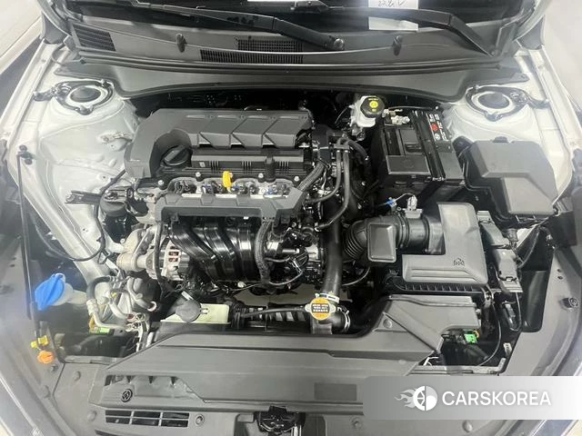 Hyundai Elantra 2023 Белый из Китая, фото 4