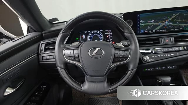 Lexus ES300h 7th generation 2025 Белый из Кореи, фото 4