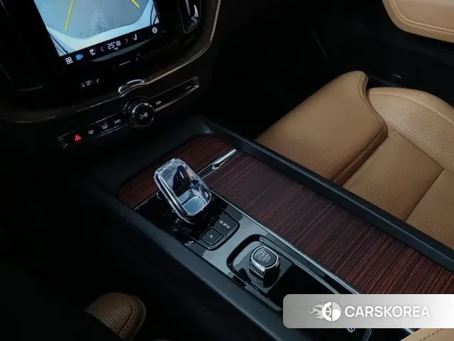 Volvo XC60 second Generation 2023 Белый из Кореи, фото 4