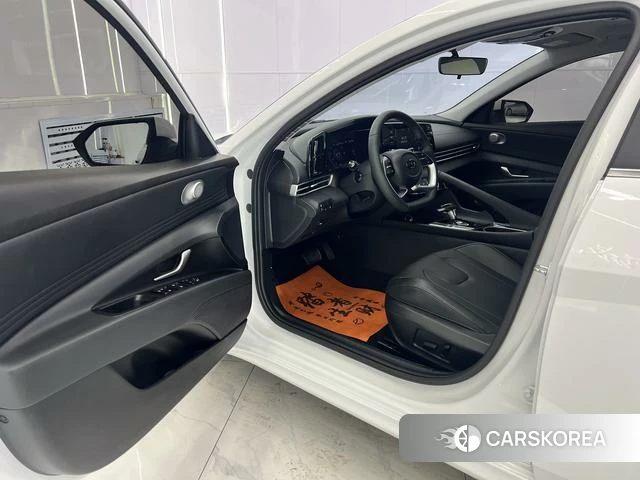 Hyundai Elantra 2023 Белый из Китая, фото 4