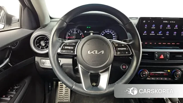 Kia The New K3 2nd generation 2023 Белый из Кореи, фото 4
