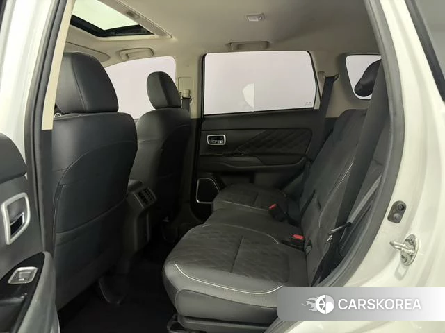 Mitsubishi  Outlander 2022 Белый из Китая, фото 4