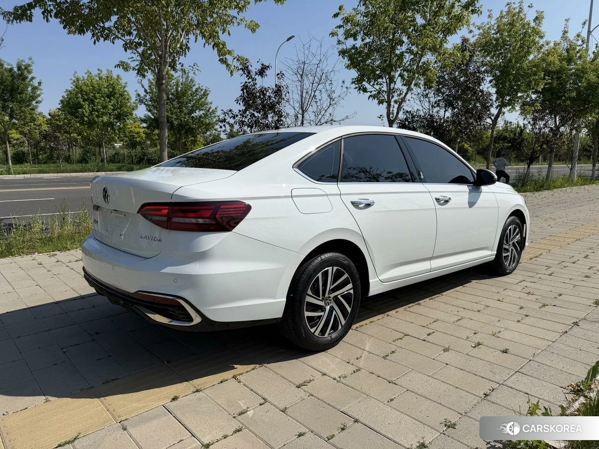 Volkswagen Lavida 2023 Белый из Китая, фото 4