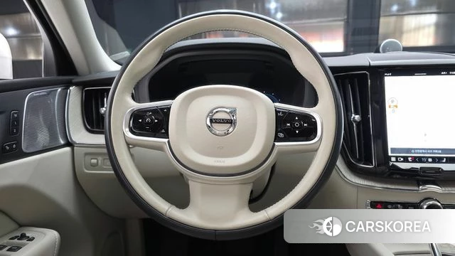 Volvo XC60 second Generation 2022 Белый из Кореи, фото 4
