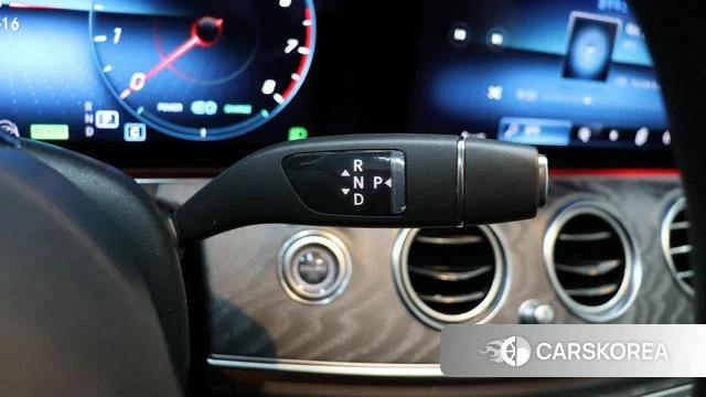 Mercedes-Benz E-Class W213 2023 Белый из Кореи, фото 4