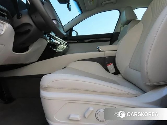 Hyundai Grandeur (GN7) 2023 Серебристо-серый из Кореи, фото 4