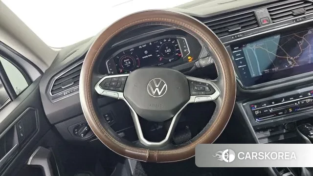Volkswagen Tiguan Allspace 2023 Белый из Кореи, фото 4