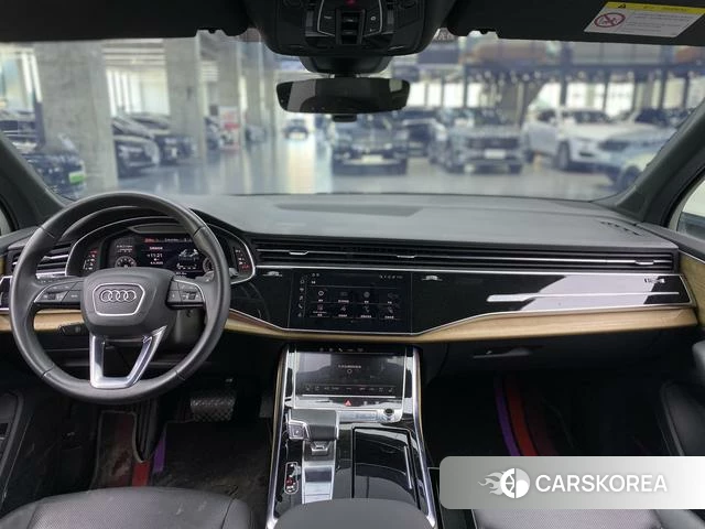 Audi Q7 2022 Черный из Китая, фото 4