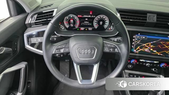 Audi Q3 (F3) 2023 Белый из Кореи, фото 4