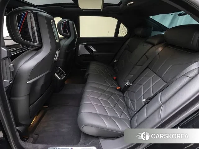 BMW 7 Series (G70) 2025 Черный из Кореи, фото 4